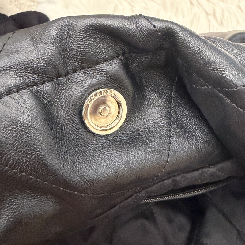 Chanel so black 22包-15