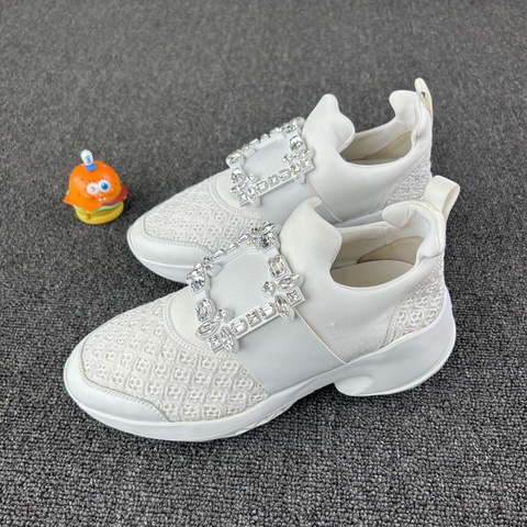 Roger Vivier白色鑽扣休閒鞋 尺碼：37 🧡