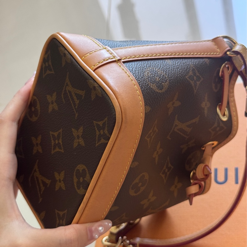 LV nano noe 小水桶包-10