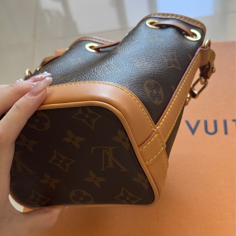 LV nano noe 小水桶包-11
