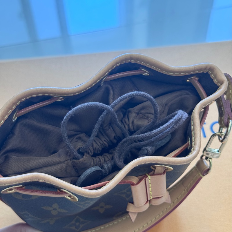 LV nano noe 小水桶包-15