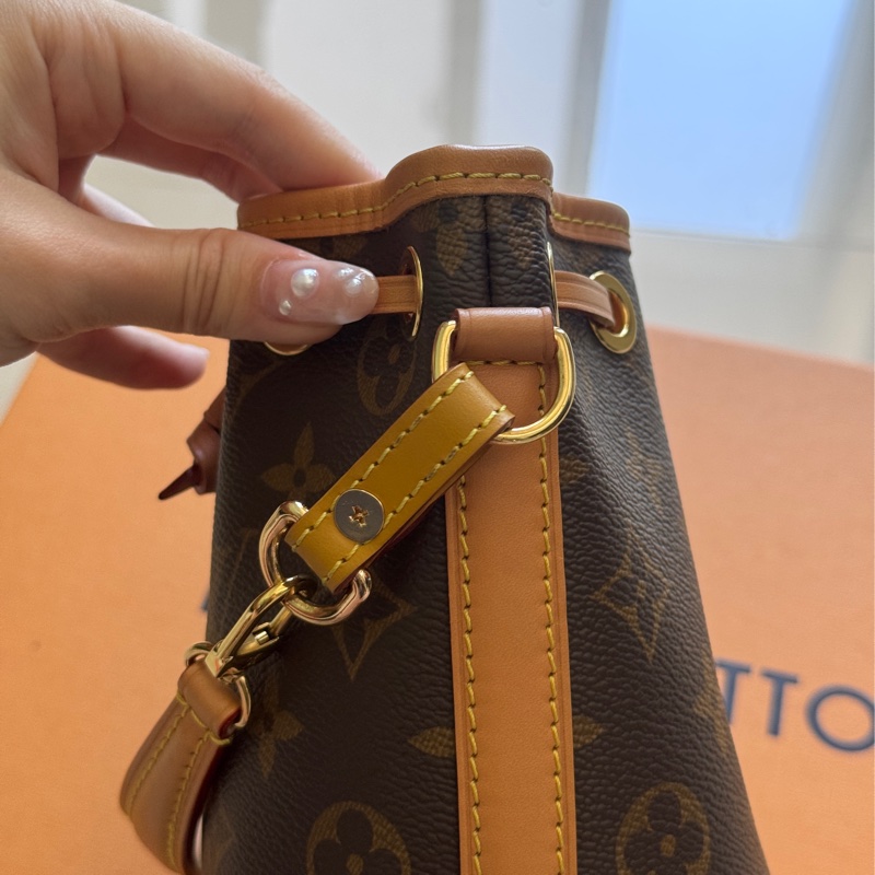 LV nano noe 小水桶包-16