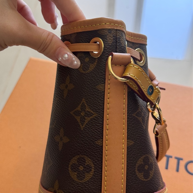 LV nano noe 小水桶包-17