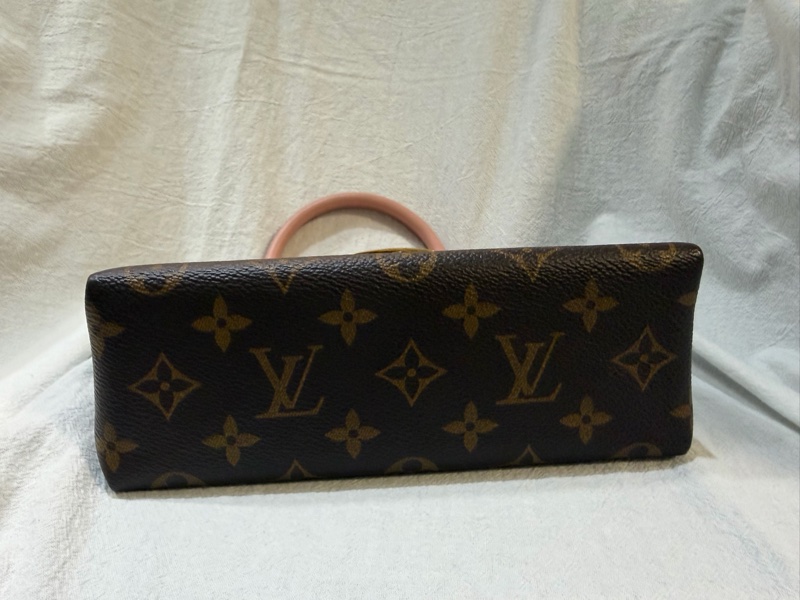 LV locky BB鎖頭包(8.5成新）-2
