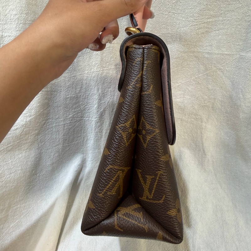 LV locky BB鎖頭包(8.5成新）-4