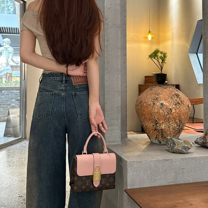 LV locky BB鎖頭包(8.5成新）-21