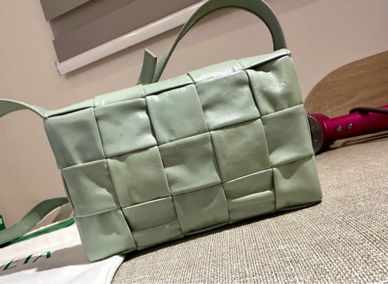 BOTTEGA VENETA Cassette 15格 牛油果綠 牛皮 BV-0