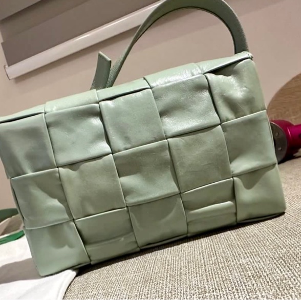 BOTTEGA VENETA Cassette 15格 牛油果綠 牛皮 BV-7