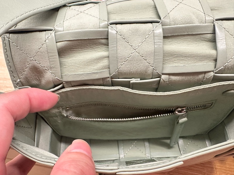 BOTTEGA VENETA Cassette 15格 牛油果綠 牛皮 BV-12