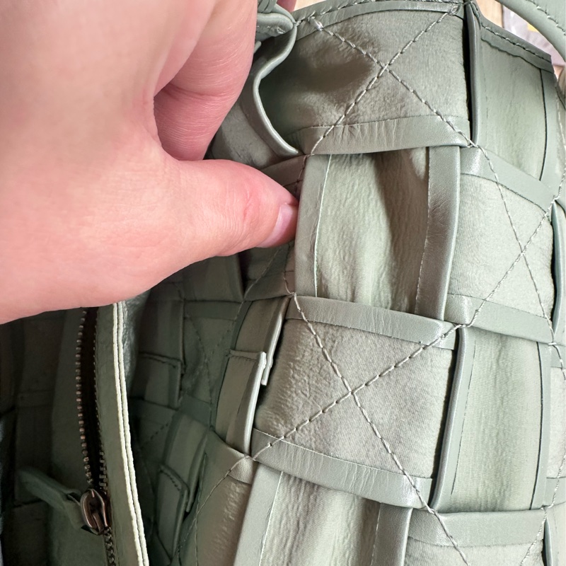 BOTTEGA VENETA Cassette 15格 牛油果綠 牛皮 BV-14