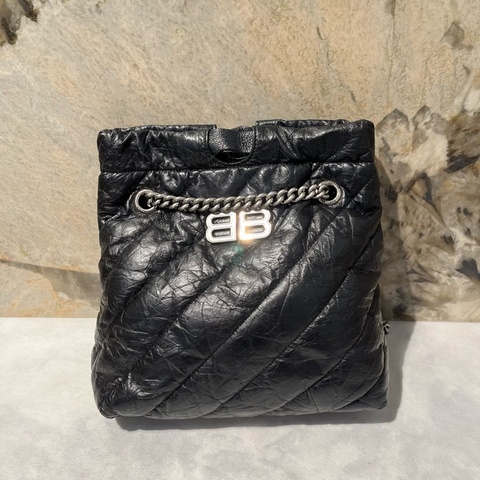 Balenciga黑銀抓皺羊皮束口水桶包