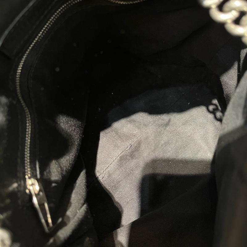 Balenciga黑銀抓皺羊皮束口水桶包-7