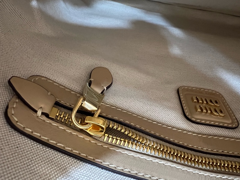 全新Miu miu  IVY BAG奶茶-5