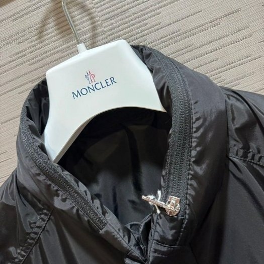 moncler 防水 尼龍 風衣 連帽 藏立領 外套 現貨 M ～ XL 原價44500-2