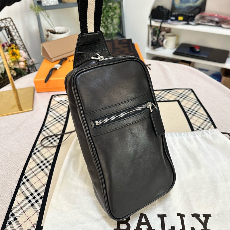 Bally 經典黑白背帶腰包-9
