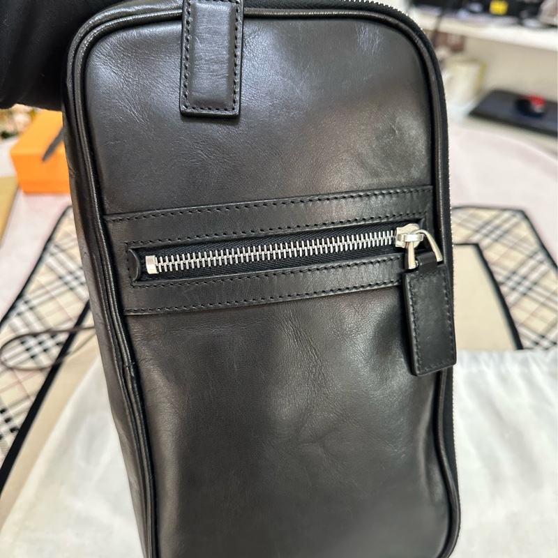Bally 經典黑白背帶腰包-10