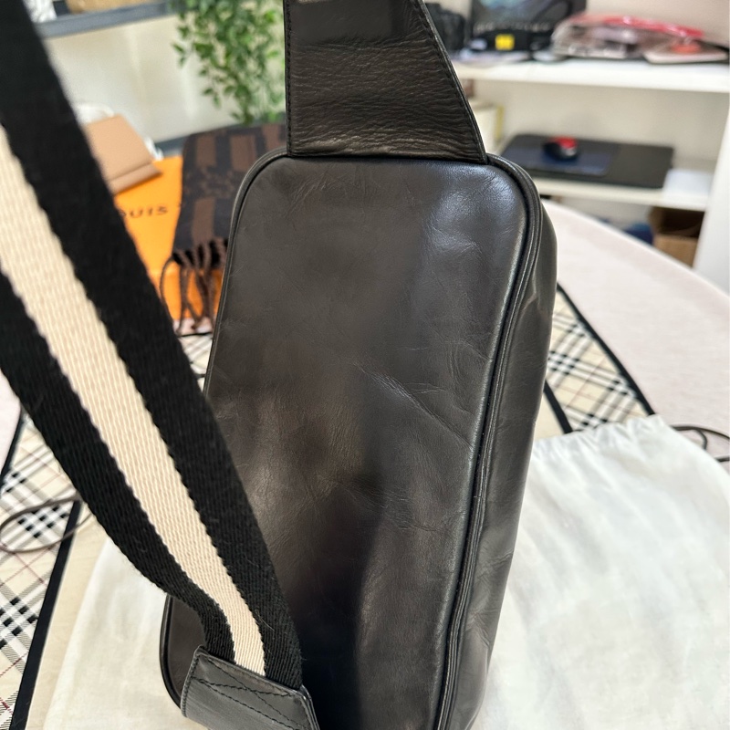 Bally 經典黑白背帶腰包-12