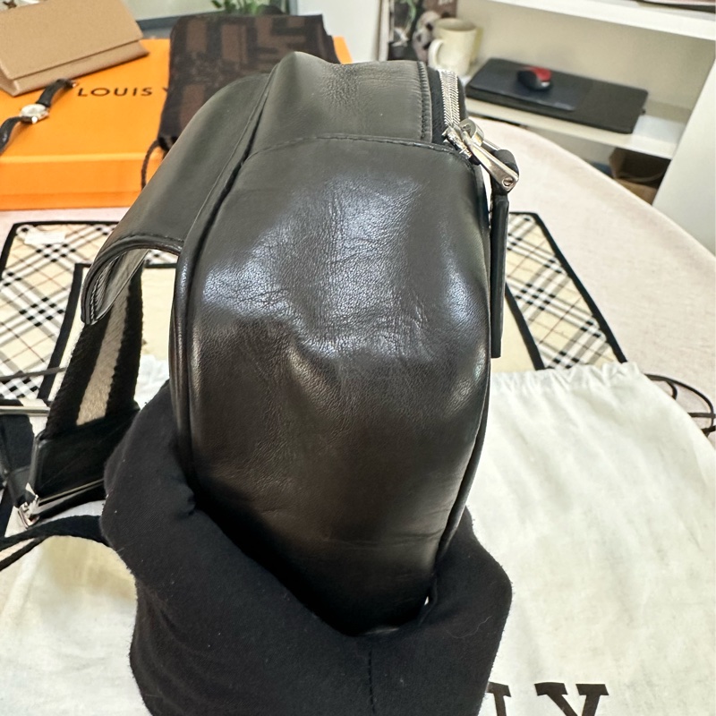 Bally 經典黑白背帶腰包-15