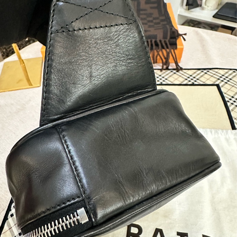 Bally 經典黑白背帶腰包-20