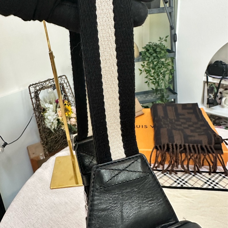 Bally 經典黑白背帶腰包-29