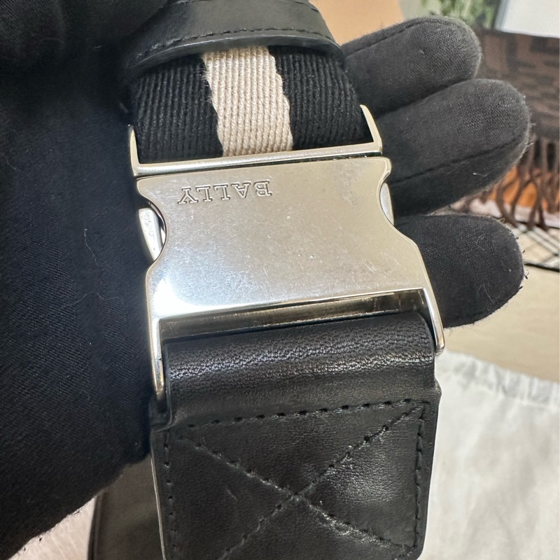 Bally 經典黑白背帶腰包-33