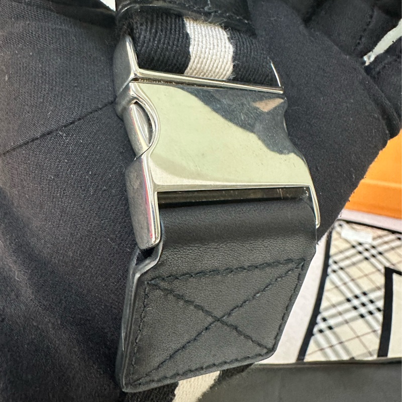 Bally 經典黑白背帶腰包-34