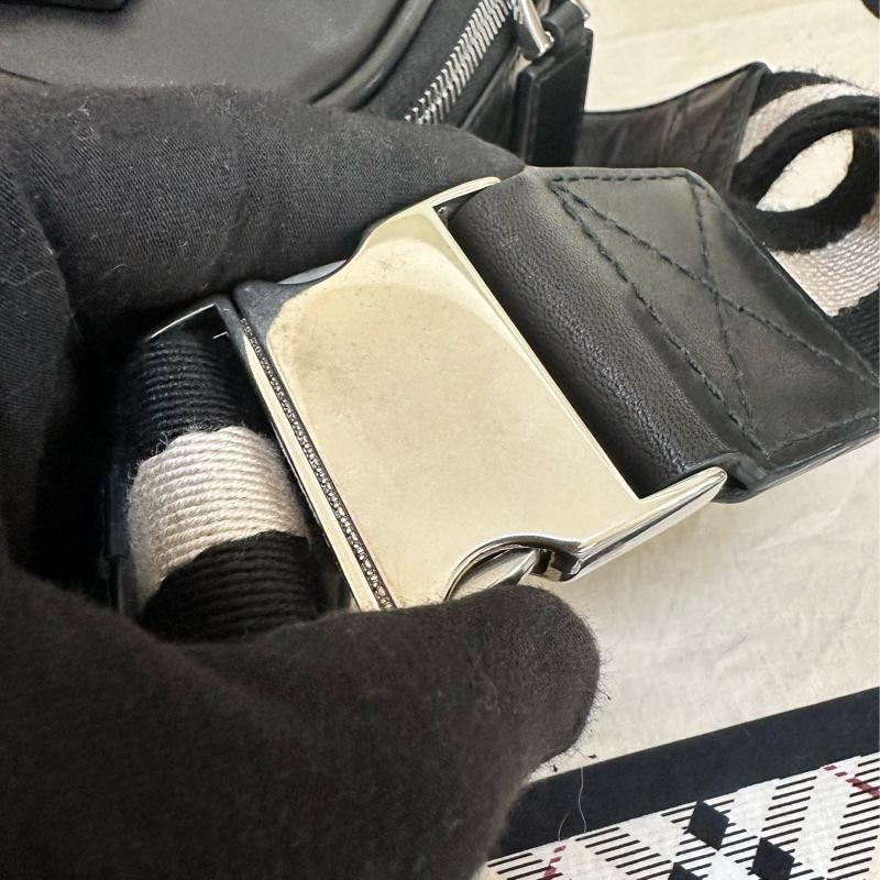 Bally 經典黑白背帶腰包-44
