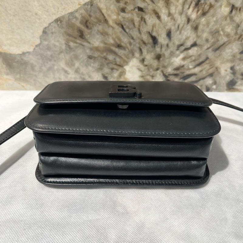 Balenciga黑牛皮B Bag風琴掀蓋側背包-4
