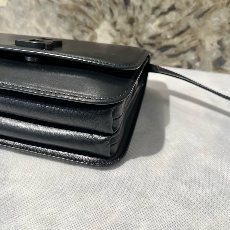 Balenciga黑牛皮B Bag風琴掀蓋側背包-6