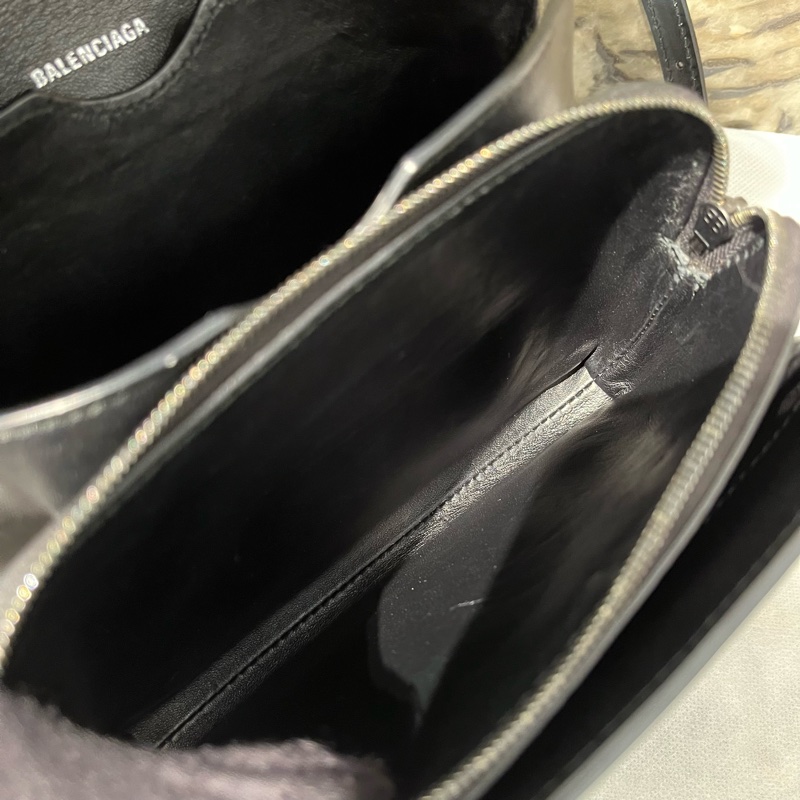 Balenciga黑牛皮B Bag風琴掀蓋側背包-9