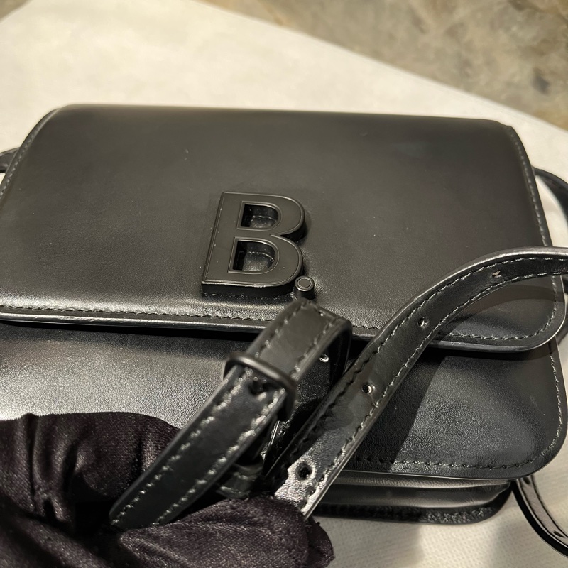 Balenciga黑牛皮B Bag風琴掀蓋側背包-10