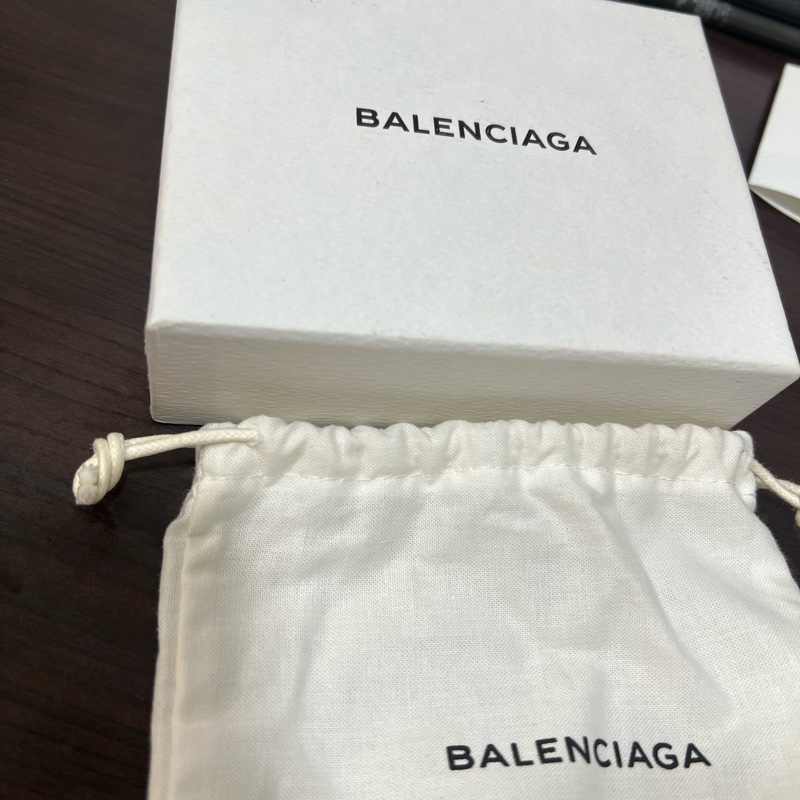 BALENCIAGA三折小短夾-3