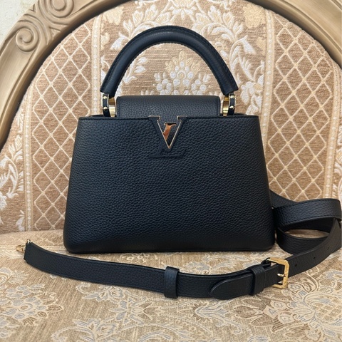 LV 黑牛皮金釦Capucines BB手提肩斜背包M24728