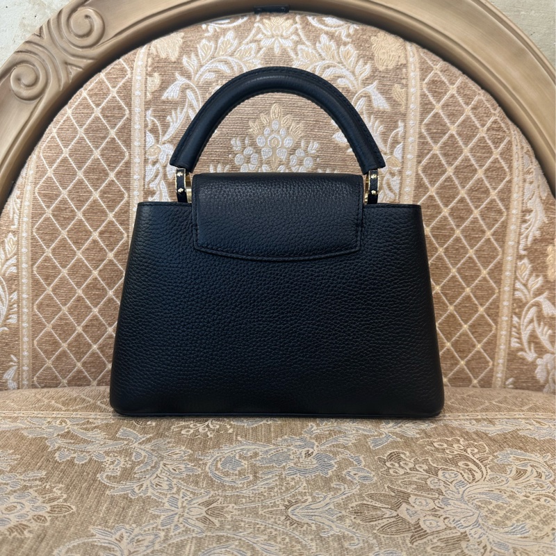 LV 黑牛皮金釦Capucines BB手提肩斜背包M24728-1