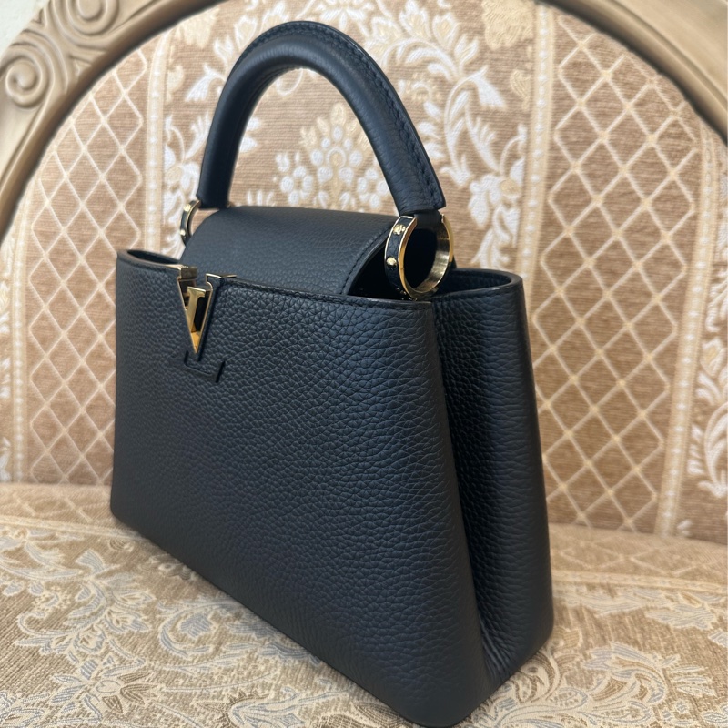 LV 黑牛皮金釦Capucines BB手提肩斜背包M24728-3