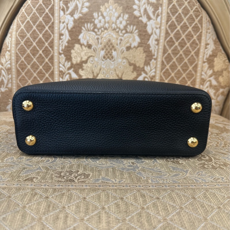 LV 黑牛皮金釦Capucines BB手提肩斜背包M24728-4