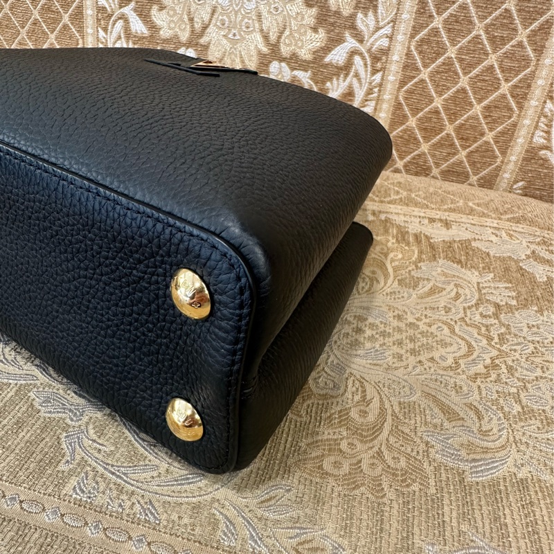 LV 黑牛皮金釦Capucines BB手提肩斜背包M24728-6