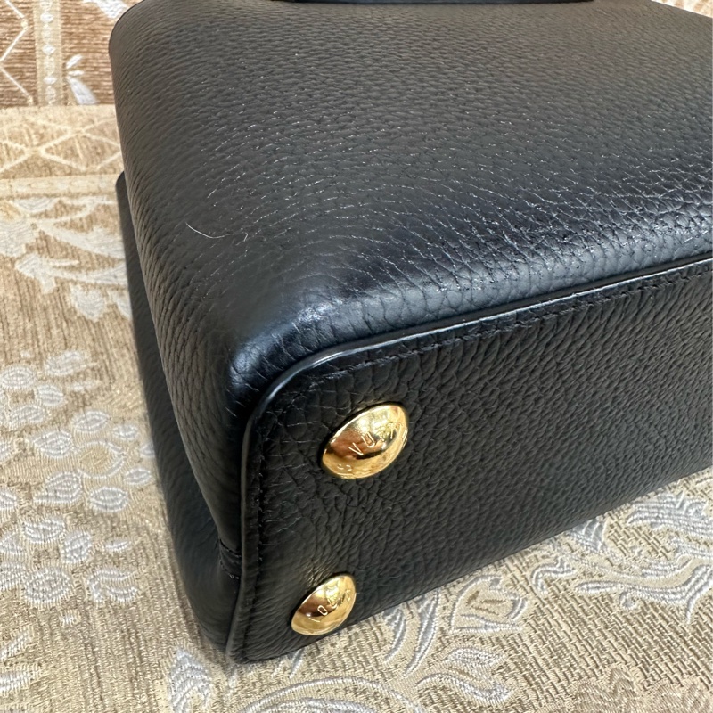 LV 黑牛皮金釦Capucines BB手提肩斜背包M24728-7