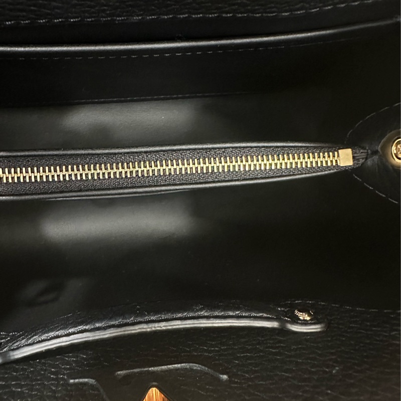 LV 黑牛皮金釦Capucines BB手提肩斜背包M24728-10