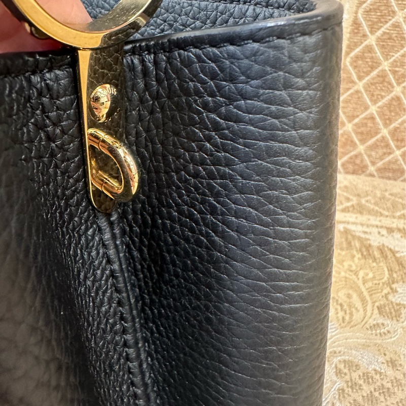 LV 黑牛皮金釦Capucines BB手提肩斜背包M24728-16