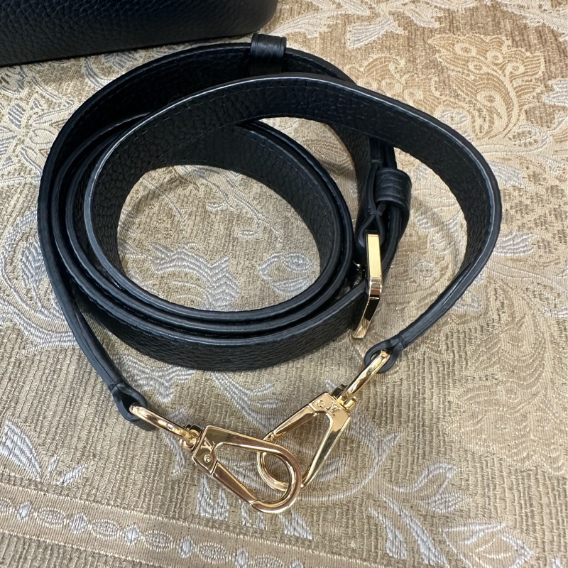 LV 黑牛皮金釦Capucines BB手提肩斜背包M24728-18