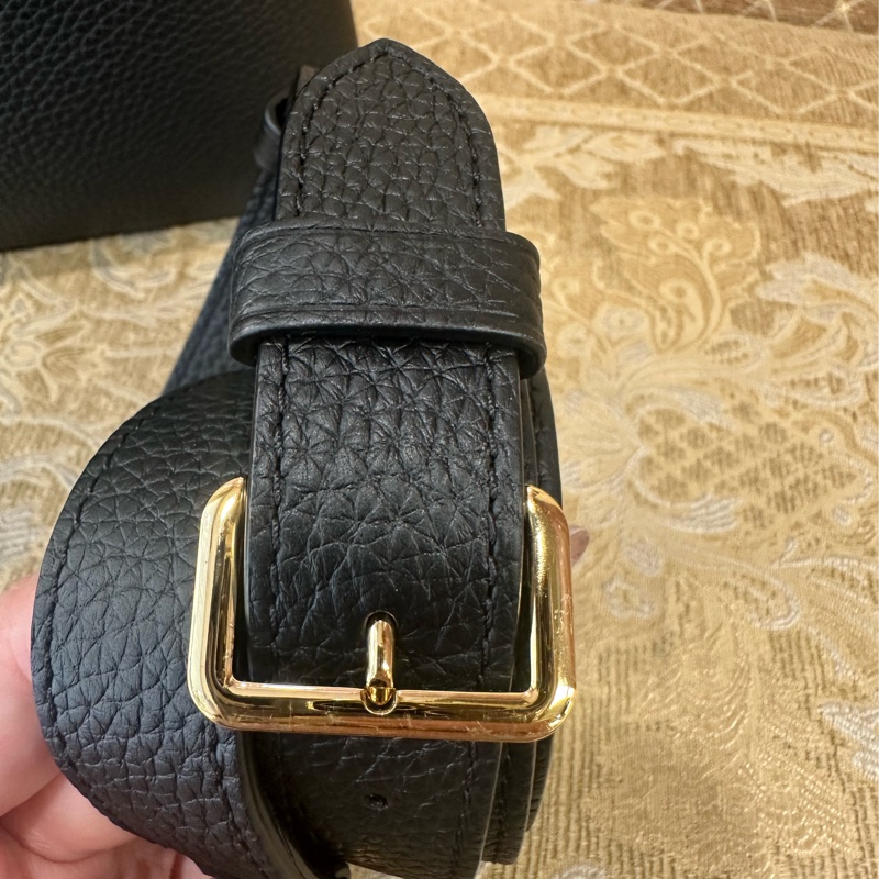 LV 黑牛皮金釦Capucines BB手提肩斜背包M24728-19