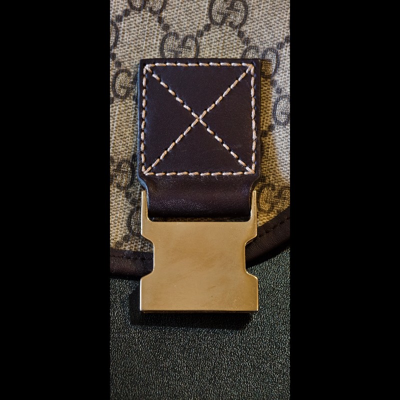​【GUCCI】經典 GG Supreme 雙 G 帆布中性斜背信差包/郵差包（保證正品/包況極佳）-2