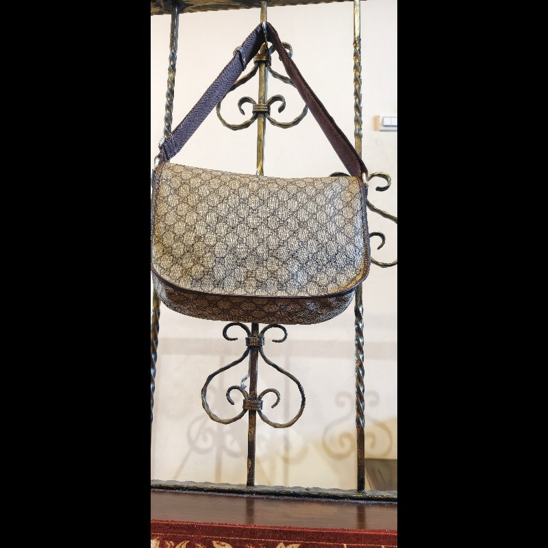 ​【GUCCI】經典 GG Supreme 雙 G 帆布中性斜背信差包/郵差包（保證正品/包況極佳）-12