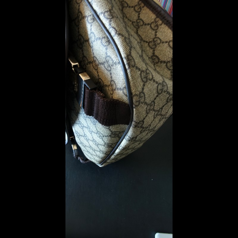 ​【GUCCI】經典 GG Supreme 雙 G 帆布中性斜背信差包/郵差包（保證正品/包況極佳）-16