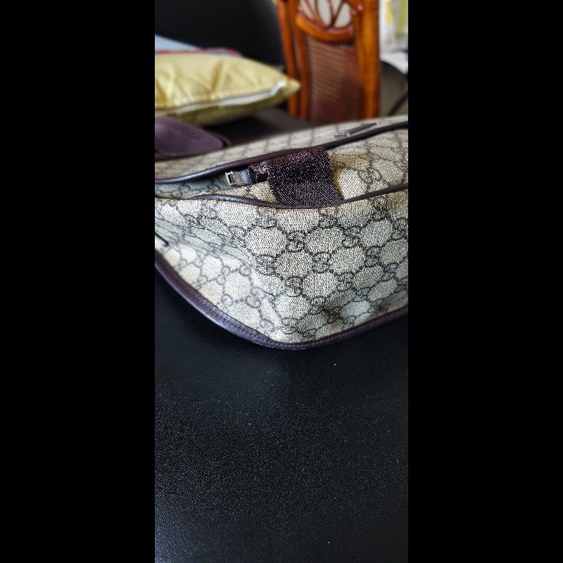 ​【GUCCI】經典 GG Supreme 雙 G 帆布中性斜背信差包/郵差包（保證正品/包況極佳）-18