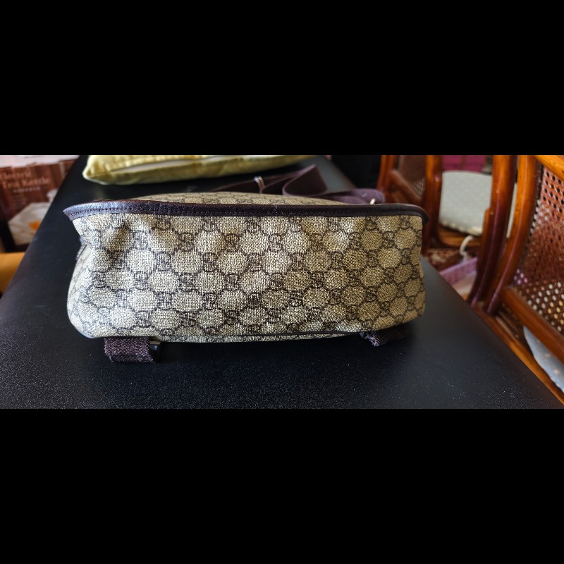 ​【GUCCI】經典 GG Supreme 雙 G 帆布中性斜背信差包/郵差包（保證正品/包況極佳）-20