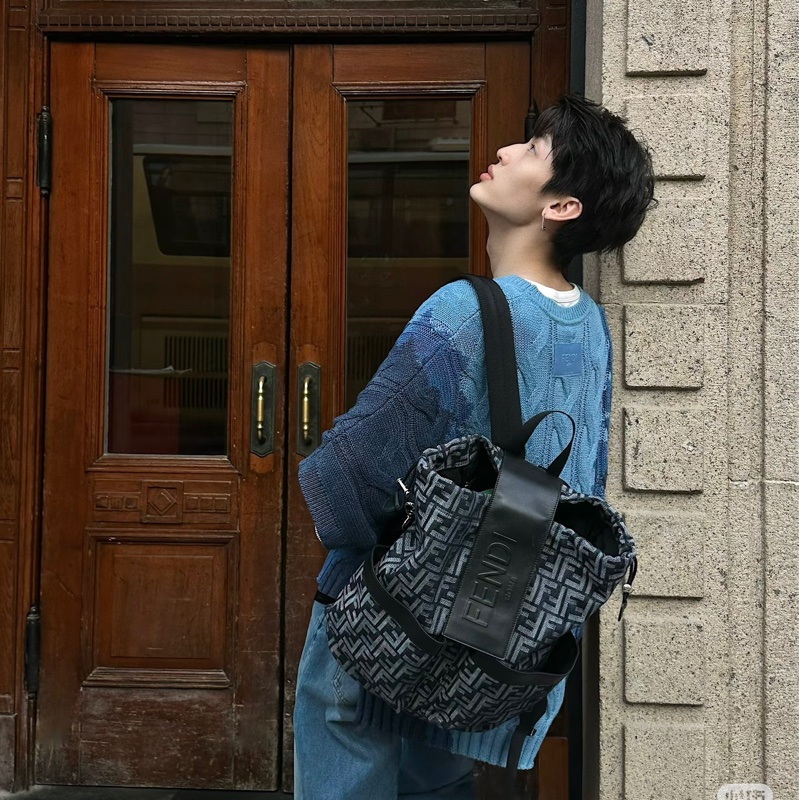 #專櫃價8萬9 FENDI Strike 後背包 男用包 包況好 男包-1