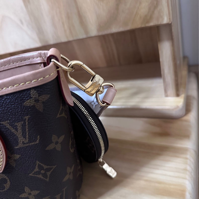 LV Neverfull BB-17