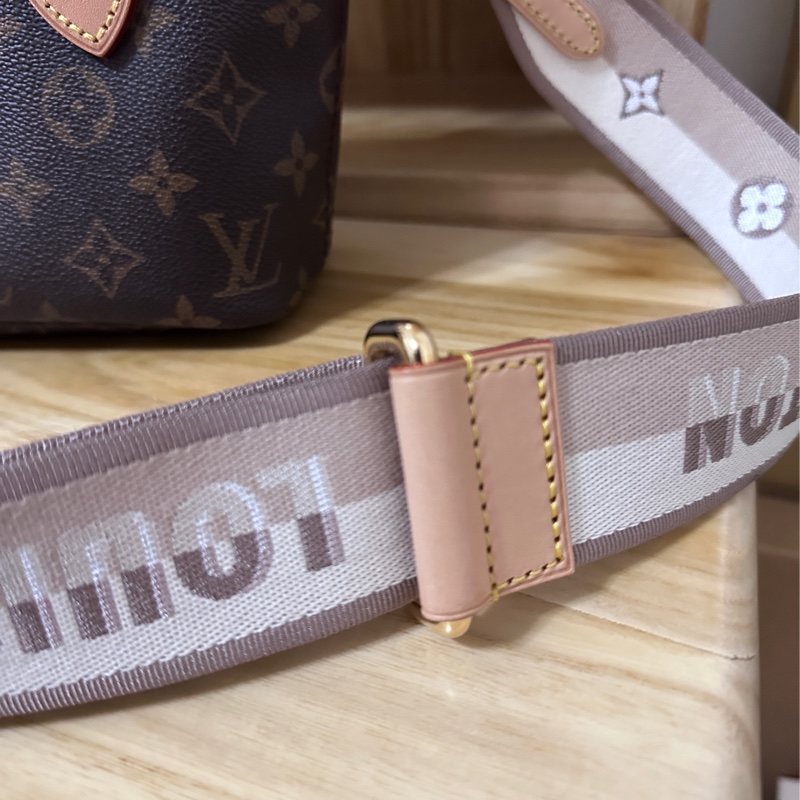 LV Neverfull BB-18
